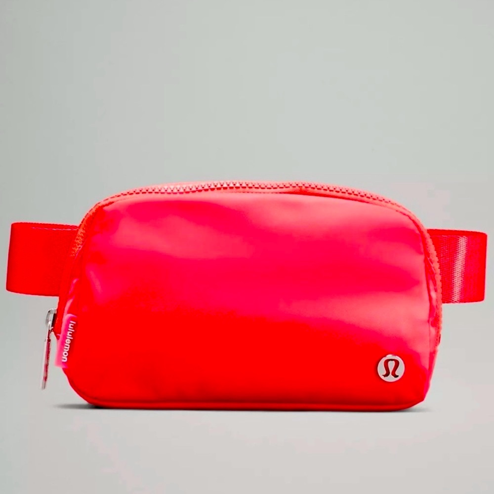Lululemon Everywhere Belt Bag in pale rasberry